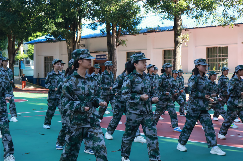军训进行时 | 每一帧都是最燃的青春(图10)