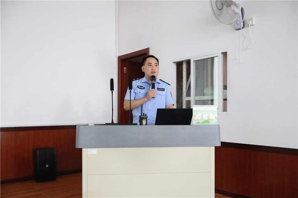 【平安校园】筑牢禁毒反诈墙 护航青春成长路 | 学校联合南宁市公安局上尧派出所开展法治教育第一课(图3)