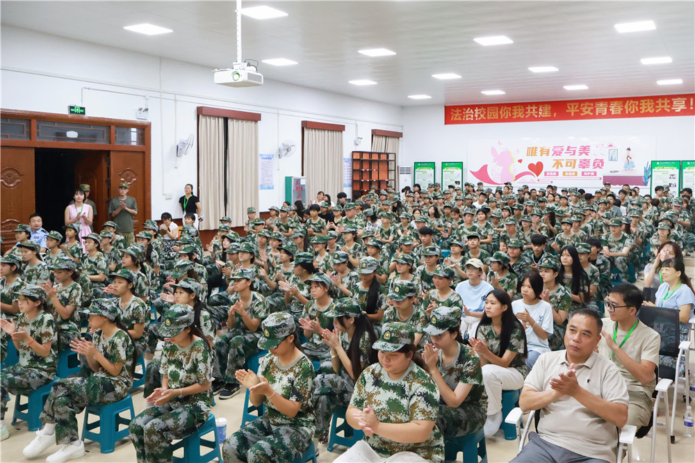 【平安校园】筑牢禁毒反诈墙 护航青春成长路 | 学校联合南宁市公安局上尧派出所开展法治教育第一课(图6)