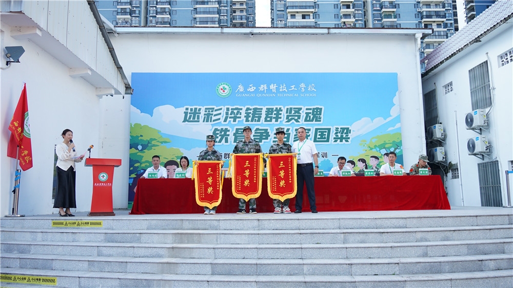 2025级新生军训成果汇报大会“高燃”来袭，请检阅！(图12)