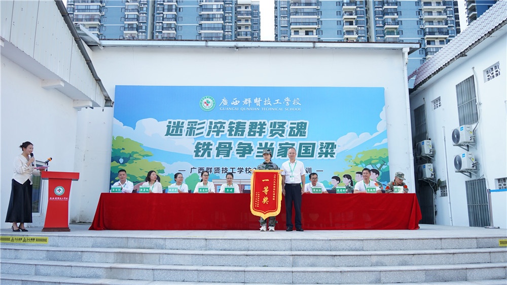 2025级新生军训成果汇报大会“高燃”来袭，请检阅！(图14)