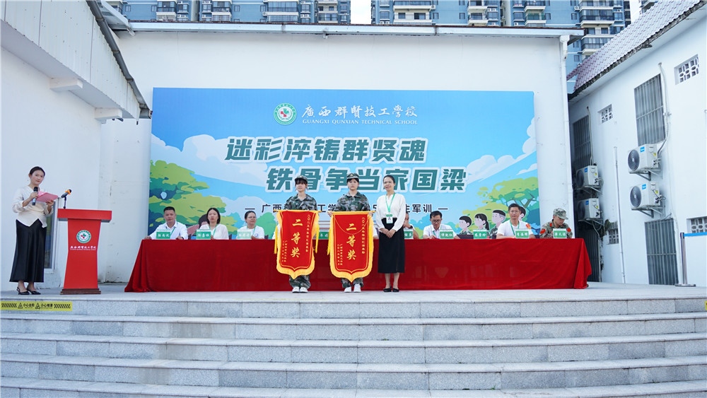 2025级新生军训成果汇报大会“高燃”来袭，请检阅！(图13)