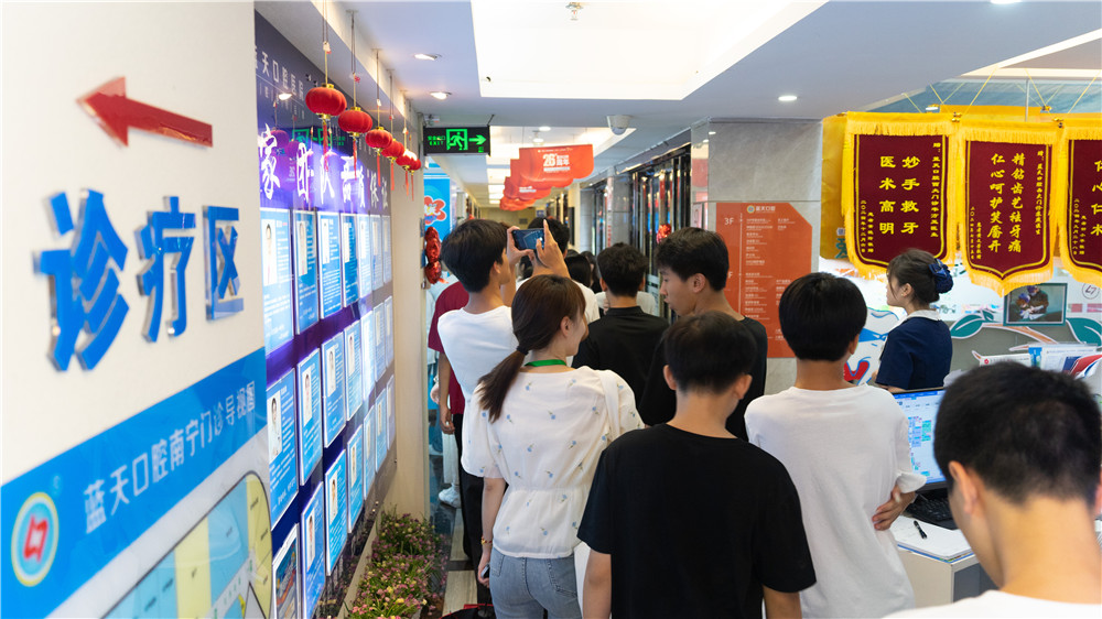 【口腔健康 全身健康】广西群贤技校25级口腔专业9.20全国爱牙日主题活动(图4)
