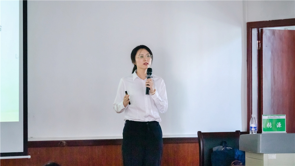 与法同行，守护成长——学校开展2025年秋季学期普法专题讲座(图2)