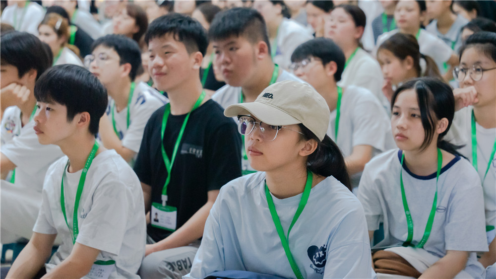 与法同行，守护成长——学校开展2025年秋季学期普法专题讲座(图3)