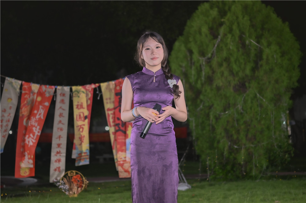 月满中秋 乐动青春——学校迎国庆·庆中秋草坪音乐节火热开唱(图3)