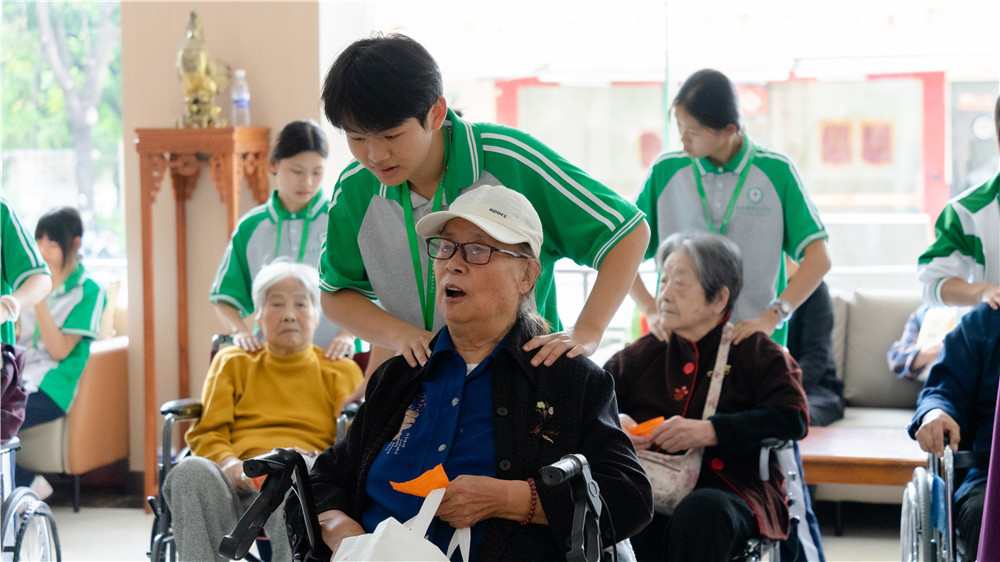 敬老从心开始 助老从我做起 ——我校开展重阳节敬老爱老主题活动(图9)