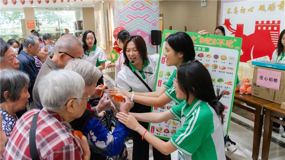 敬老从心开始 助老从我做起 ——我校开展重阳节敬老爱老主题活动(图10)