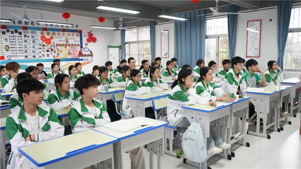 人工智能・赋能未来——我校组织师生观看2026年春季学期全区技工院校开学第一课直播(图4) 人工智能・赋能未来——我校组织师生观看2026年春季学期全区技工院校开学第一课直播(图4)