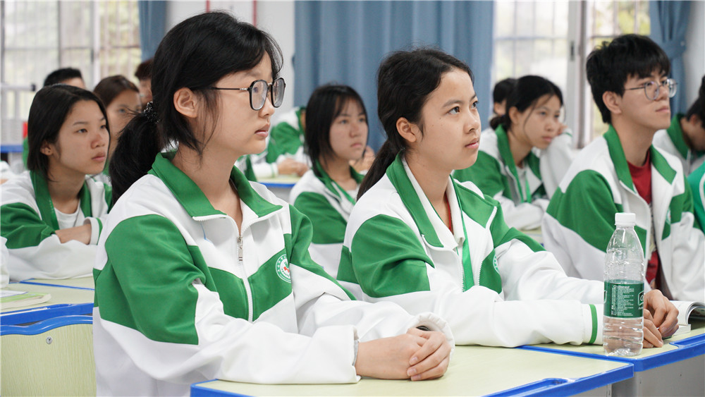 人工智能・赋能未来——我校组织师生观看2026年春季学期全区技工院校开学第一课直播(图5) 人工智能・赋能未来——我校组织师生观看2026年春季学期全区技工院校开学第一课直播(图5)