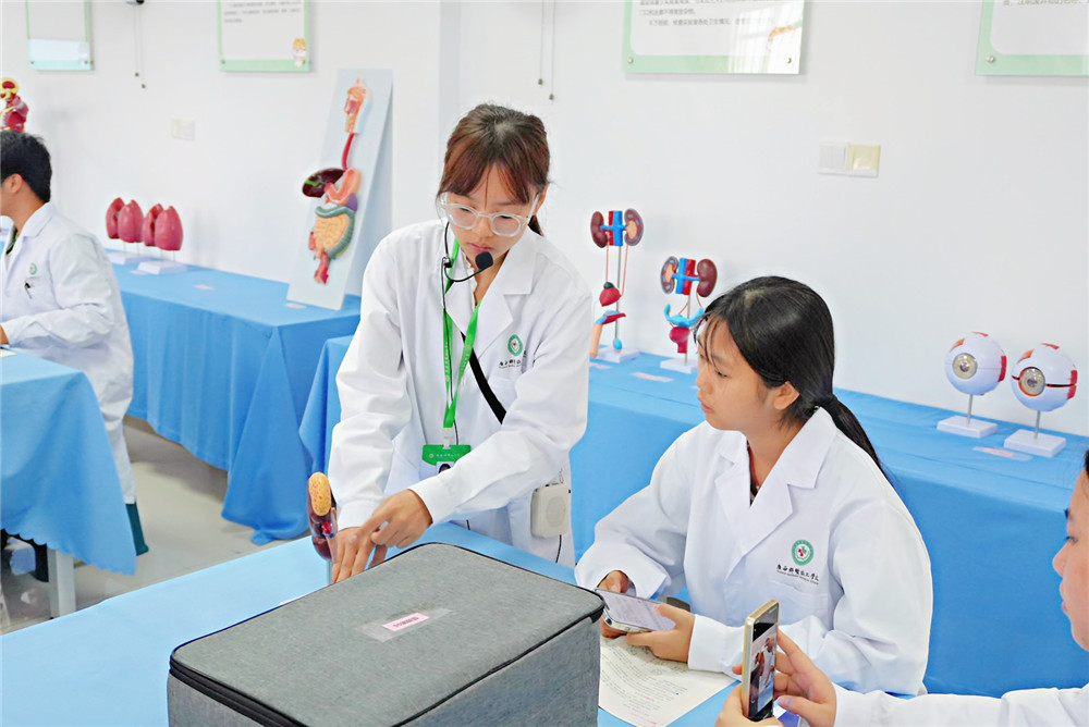 智汇医药 健康未来|我校开设AI+医药健康系列技能课(图8) 智汇医药 健康未来|我校开设AI+医药健康系列技能课(图8)