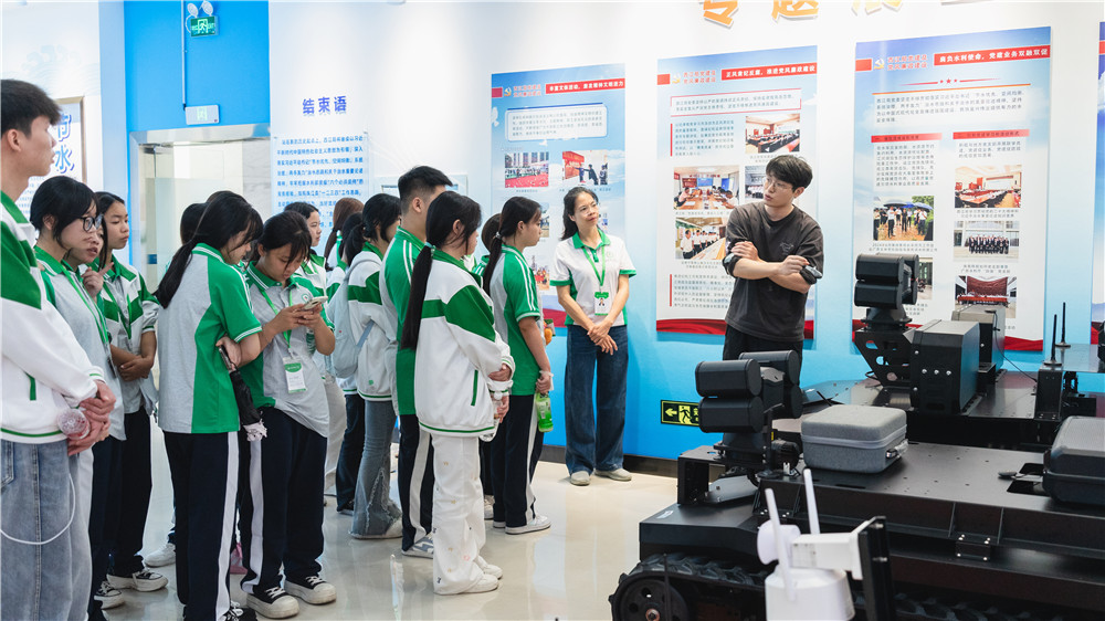 国家水网 世纪画卷——我校开展2026年“世界水日”“中国水周”暨节水科普实践教育活动(图4) 国家水网 世纪画卷——我校开展2026年“世界水日”“中国水周”暨节水科普实践教育活动(图4)