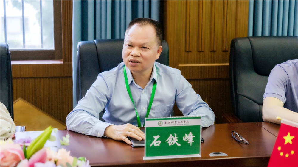 压实责任 狠抓落实——我校召开爱国价值观主题教育部署会(图3) 压实责任 狠抓落实——我校召开爱国价值观主题教育部署会(图3)