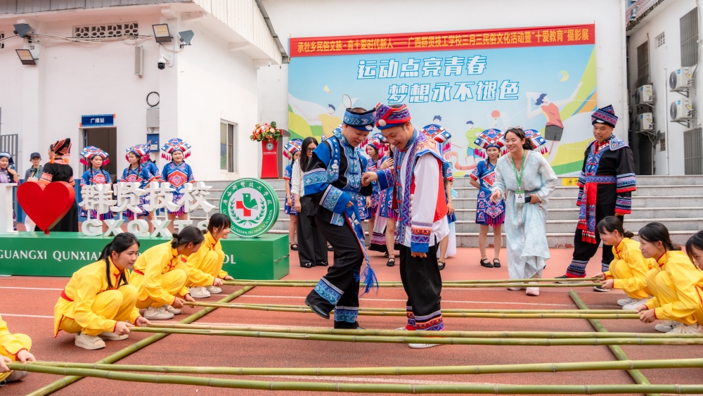 承壮乡民俗文脉・育十爱时代新人——我校举办三月三民俗文化活动暨“十爱教育”摄影展(图3) 承壮乡民俗文脉・育十爱时代新人——我校举办三月三民俗文化活动暨“十爱教育”摄影展(图3)