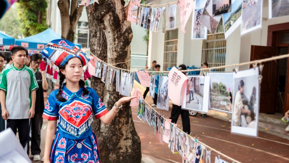 承壮乡民俗文脉・育十爱时代新人——我校举办三月三民俗文化活动暨“十爱教育”摄影展(图5) 承壮乡民俗文脉・育十爱时代新人——我校举办三月三民俗文化活动暨“十爱教育”摄影展(图5)