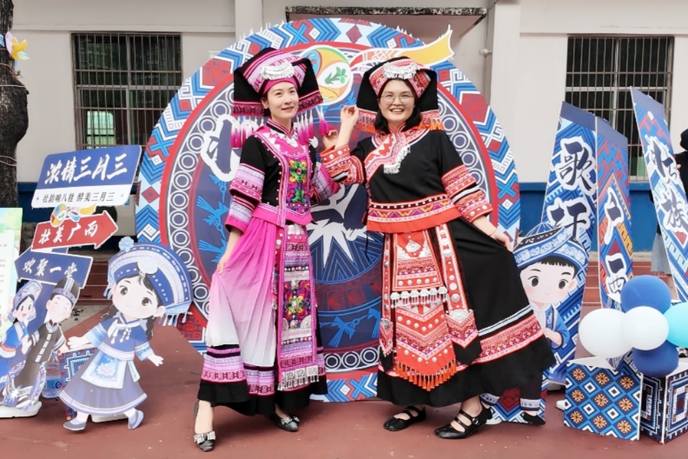 承壮乡民俗文脉・育十爱时代新人——我校举办三月三民俗文化活动暨“十爱教育”摄影展(图11) 承壮乡民俗文脉・育十爱时代新人——我校举办三月三民俗文化活动暨“十爱教育”摄影展(图11)