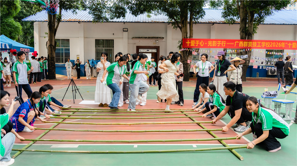承壮乡民俗文脉・育十爱时代新人——我校举办三月三民俗文化活动暨“十爱教育”摄影展(图12) 承壮乡民俗文脉・育十爱时代新人——我校举办三月三民俗文化活动暨“十爱教育”摄影展(图12)