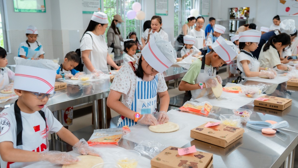快乐“食”光・童心飞扬——广西群贤技工学校开展2026年亲子手作嘉年华活动(图7) 快乐“食”光・童心飞扬——广西群贤技工学校开展2026年亲子手作嘉年华活动(图7)