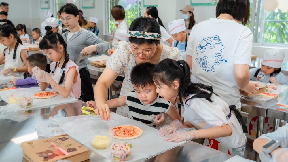 快乐“食”光・童心飞扬——广西群贤技工学校开展2026年亲子手作嘉年华活动(图8) 快乐“食”光・童心飞扬——广西群贤技工学校开展2026年亲子手作嘉年华活动(图8)