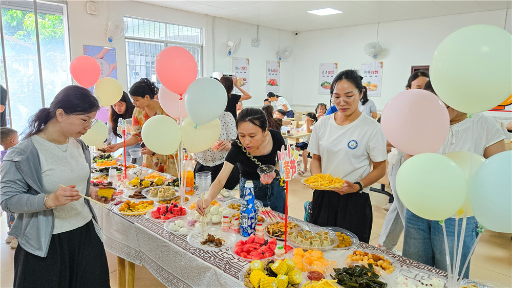 快乐“食”光・童心飞扬——广西群贤技工学校开展2026年亲子手作嘉年华活动(图13) 快乐“食”光・童心飞扬——广西群贤技工学校开展2026年亲子手作嘉年华活动(图13)