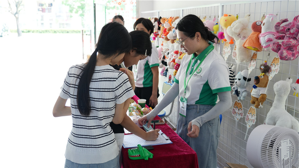 现场直击|广西群贤技工学校校园开放日火爆!免费实操、到访有礼、报名抽大奖!(图5) 现场直击|广西群贤技工学校校园开放日火爆!免费实操、到访有礼、报名抽大奖!(图5)