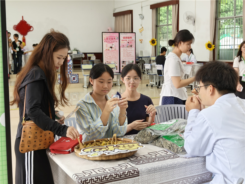 现场直击|广西群贤技工学校校园开放日火爆!免费实操、到访有礼、报名抽大奖!(图18) 现场直击|广西群贤技工学校校园开放日火爆!免费实操、到访有礼、报名抽大奖!(图18)