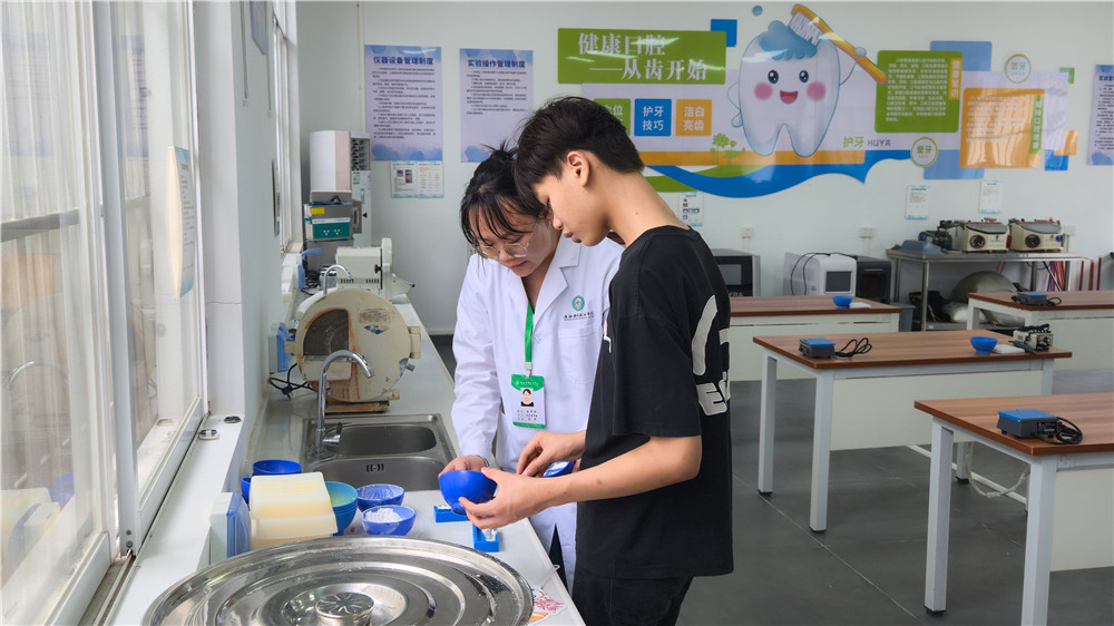 现场直击|广西群贤技工学校校园开放日火爆!免费实操、到访有礼、报名抽大奖!(图21) 现场直击|广西群贤技工学校校园开放日火爆!免费实操、到访有礼、报名抽大奖!(图21)
