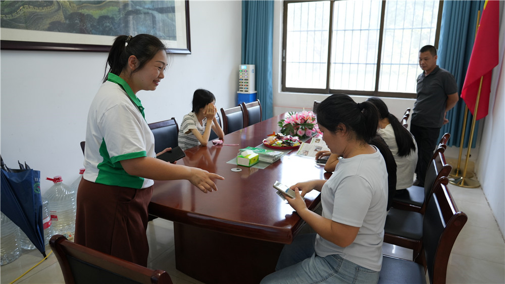 现场直击|广西群贤技工学校校园开放日火爆!免费实操、到访有礼、报名抽大奖!(图8) 现场直击|广西群贤技工学校校园开放日火爆!免费实操、到访有礼、报名抽大奖!(图8)