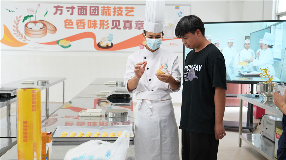 现场直击|广西群贤技工学校校园开放日火爆!免费实操、到访有礼、报名抽大奖!(图28) 现场直击|广西群贤技工学校校园开放日火爆!免费实操、到访有礼、报名抽大奖!(图28)