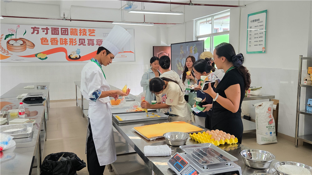 现场直击|广西群贤技工学校校园开放日火爆!免费实操、到访有礼、报名抽大奖!(图25) 现场直击|广西群贤技工学校校园开放日火爆!免费实操、到访有礼、报名抽大奖!(图25)