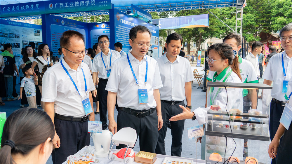 广西群贤技工学校参加2026年世界青年技能日广西宣传活动(图6) 广西群贤技工学校参加2026年世界青年技能日广西宣传活动(图6)
