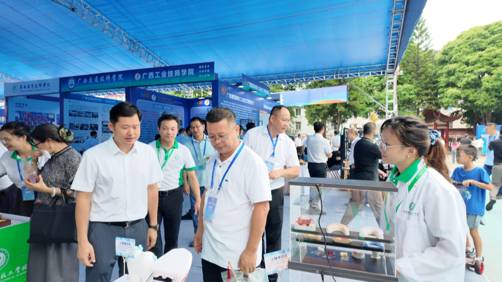 广西群贤技工学校参加2026年世界青年技能日广西宣传活动(图7) 广西群贤技工学校参加2026年世界青年技能日广西宣传活动(图7)