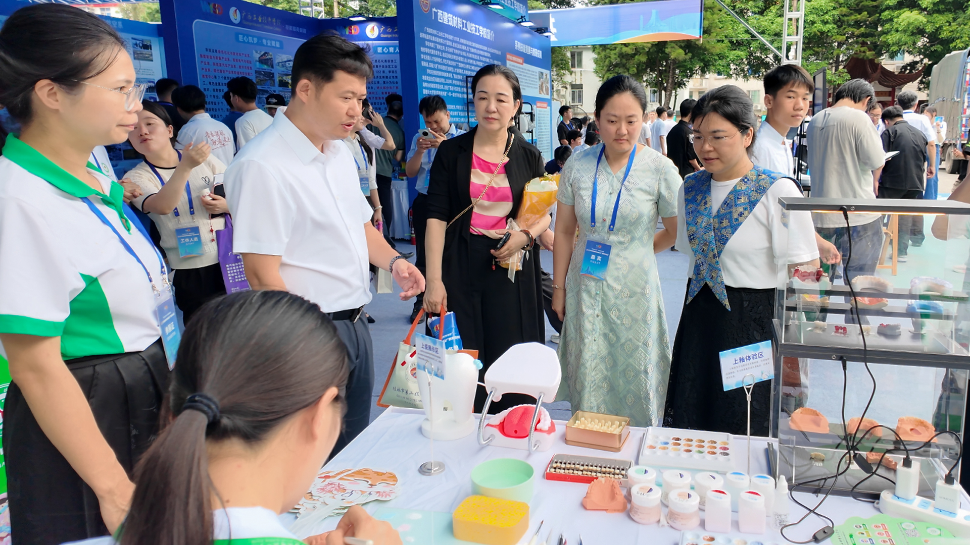 广西群贤技工学校参加2026年世界青年技能日广西宣传活动(图8) 广西群贤技工学校参加2026年世界青年技能日广西宣传活动(图8)