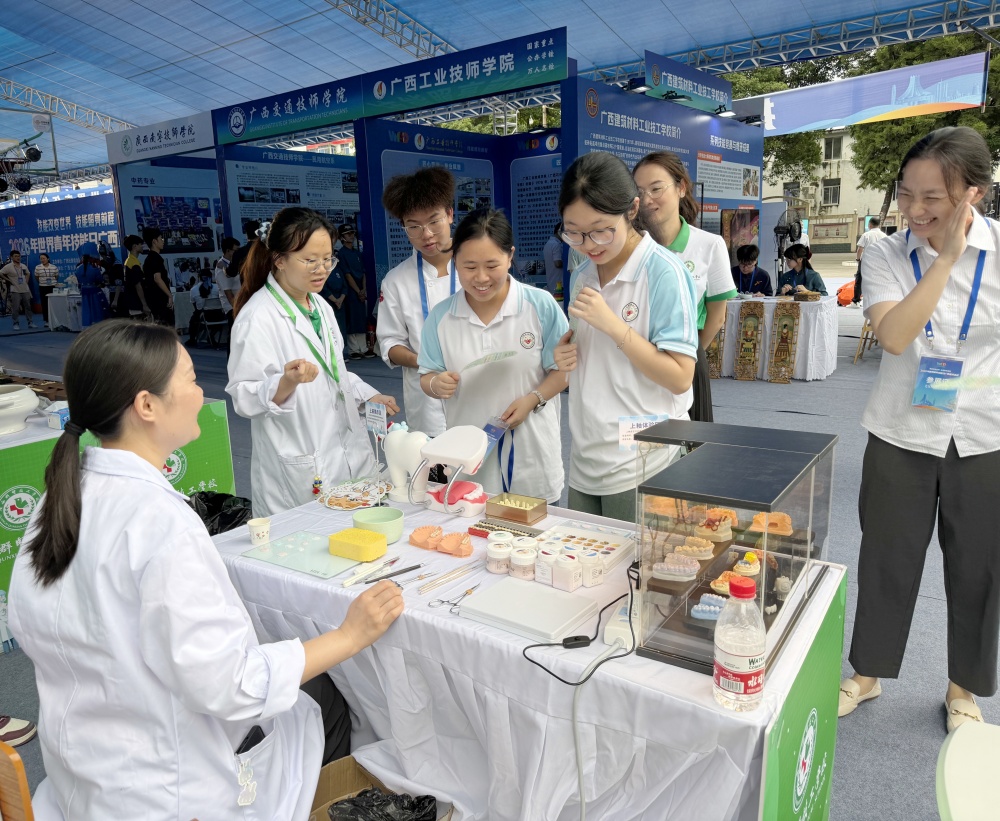 广西群贤技工学校参加2026年世界青年技能日广西宣传活动(图11) 广西群贤技工学校参加2026年世界青年技能日广西宣传活动(图11)