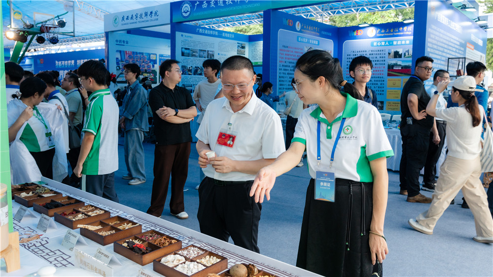 广西群贤技工学校参加2026年世界青年技能日广西宣传活动(图16) 广西群贤技工学校参加2026年世界青年技能日广西宣传活动(图16)