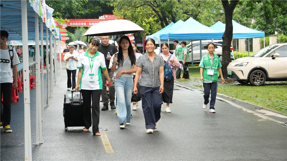 青春启航 逐梦群贤--热烈欢迎2026级新同学!(图7) 青春启航 逐梦群贤--热烈欢迎2026级新同学!(图7)