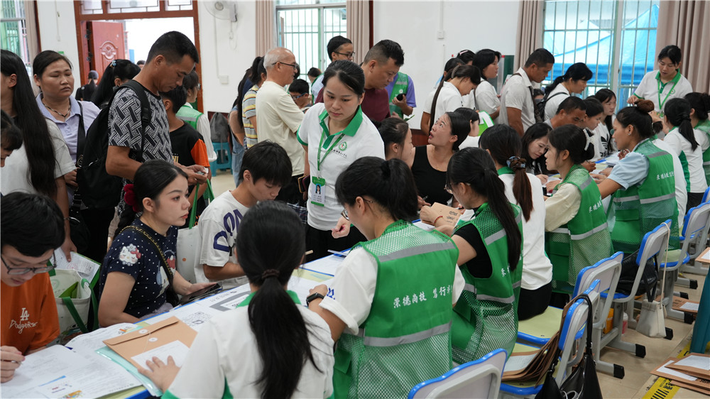 青春启航 逐梦群贤--热烈欢迎2026级新同学!(图13) 青春启航 逐梦群贤--热烈欢迎2026级新同学!(图13)
