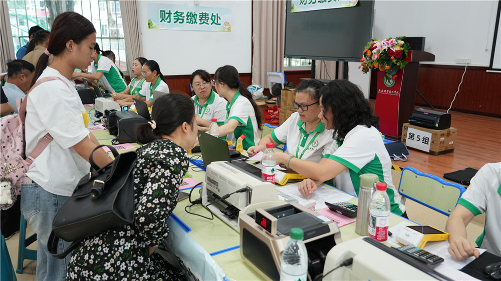 青春启航 逐梦群贤--热烈欢迎2026级新同学!(图12) 青春启航 逐梦群贤--热烈欢迎2026级新同学!(图12)