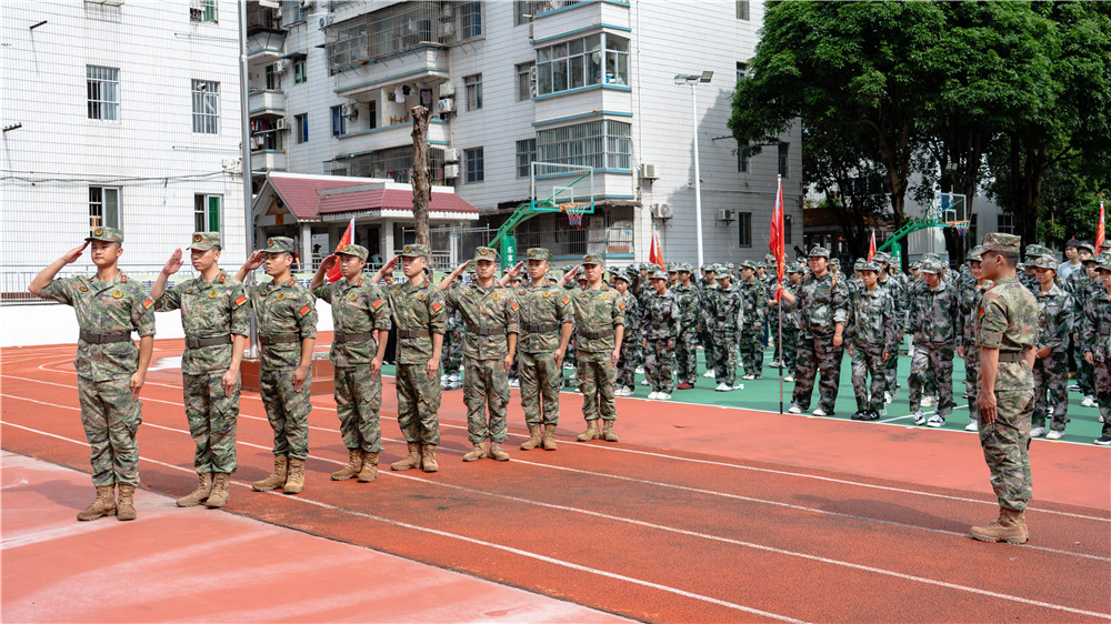 淬炼青春之火 铸就群贤军魂——2026级新生军训开营(图5) 淬炼青春之火 铸就群贤军魂——2026级新生军训开营(图5)