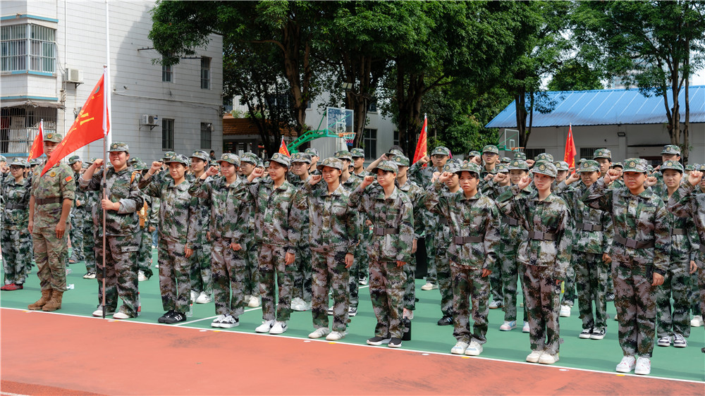 淬炼青春之火 铸就群贤军魂——2026级新生军训开营(图7) 淬炼青春之火 铸就群贤军魂——2026级新生军训开营(图7)