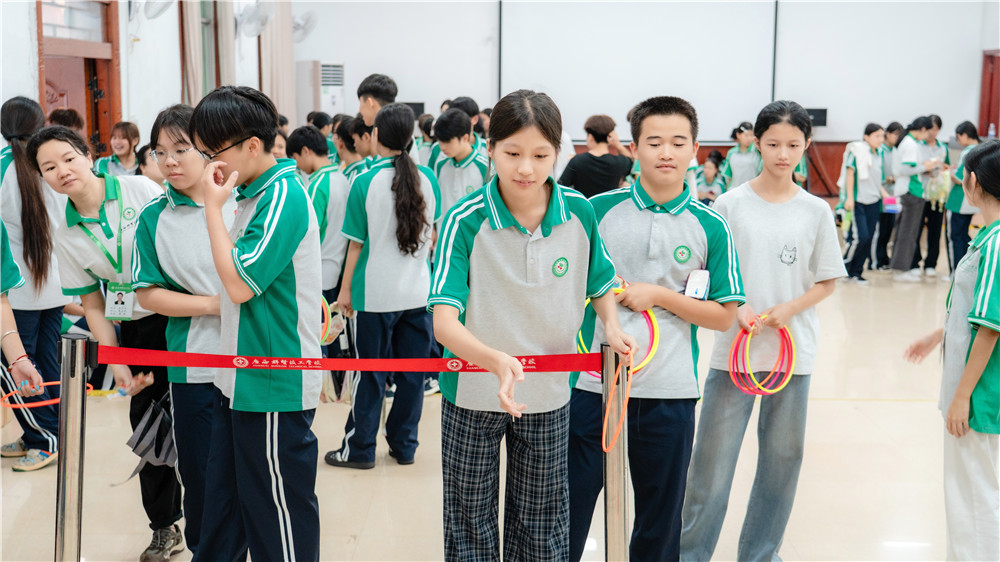 月满中秋·礼赞国庆——广西群贤技工学校2026年双节欢乐游园会嗨翻校园(图12) 月满中秋·礼赞国庆——广西群贤技工学校2026年双节欢乐游园会嗨翻校园(图12)