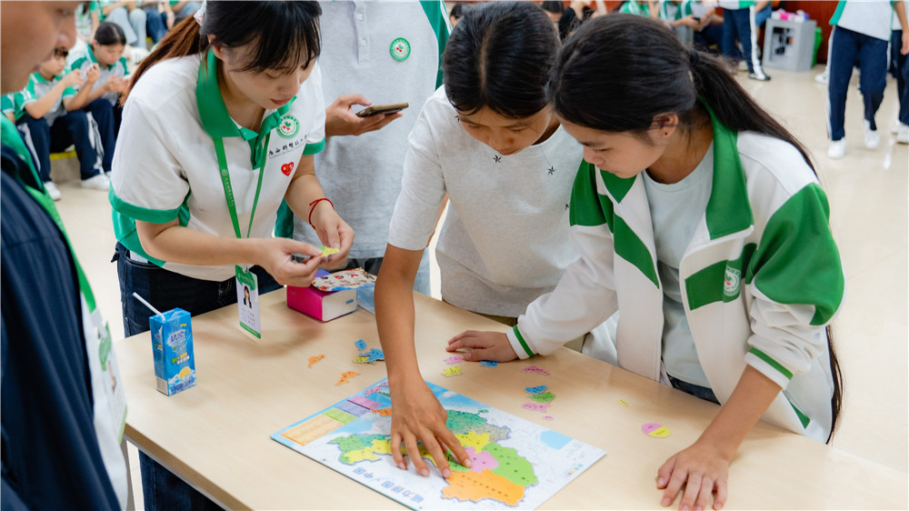 月满中秋·礼赞国庆——广西群贤技工学校2026年双节欢乐游园会嗨翻校园(图14) 月满中秋·礼赞国庆——广西群贤技工学校2026年双节欢乐游园会嗨翻校园(图14)