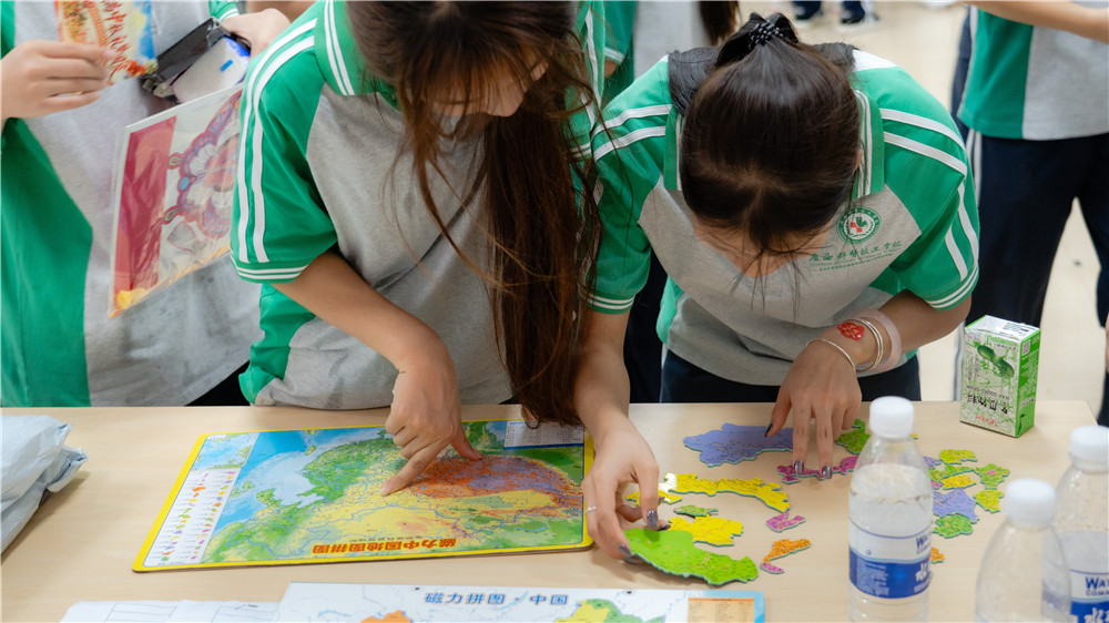 月满中秋·礼赞国庆——广西群贤技工学校2026年双节欢乐游园会嗨翻校园(图16) 月满中秋·礼赞国庆——广西群贤技工学校2026年双节欢乐游园会嗨翻校园(图16)