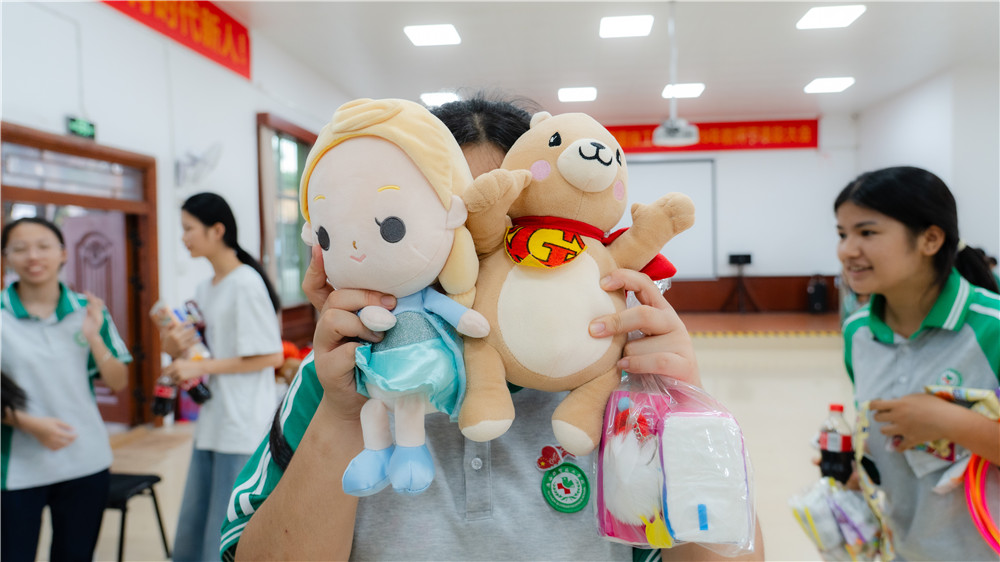 月满中秋·礼赞国庆——广西群贤技工学校2026年双节欢乐游园会嗨翻校园(图19) 月满中秋·礼赞国庆——广西群贤技工学校2026年双节欢乐游园会嗨翻校园(图19)