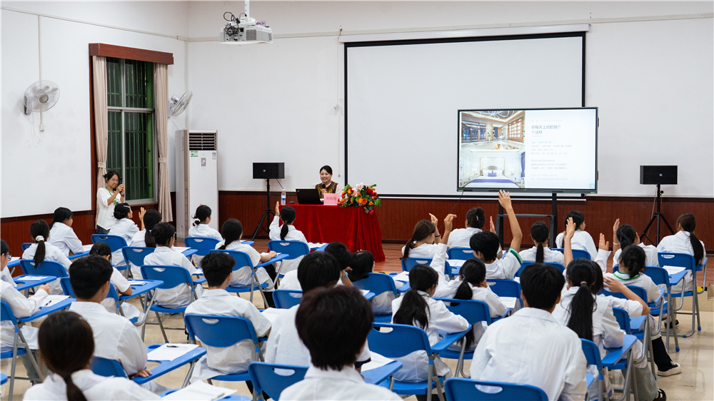 校企共育|广西群贤技工学校26级护理专业赴贝加美母婴护理中心开展研学实践活动(图6) 校企共育|广西群贤技工学校26级护理专业赴贝加美母婴护理中心开展研学实践活动(图6)
