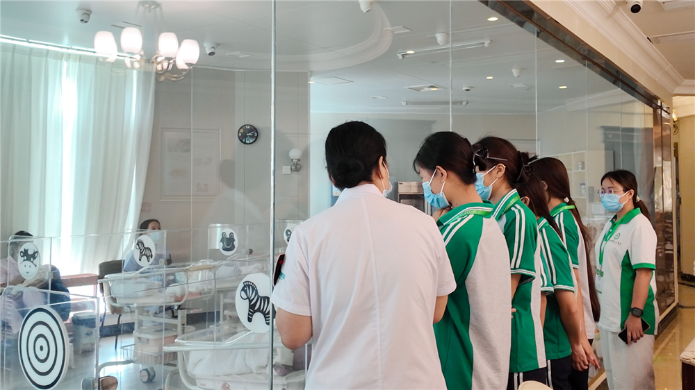 校企共育|广西群贤技工学校26级护理专业赴贝加美母婴护理中心开展研学实践活动(图3) 校企共育|广西群贤技工学校26级护理专业赴贝加美母婴护理中心开展研学实践活动(图3)