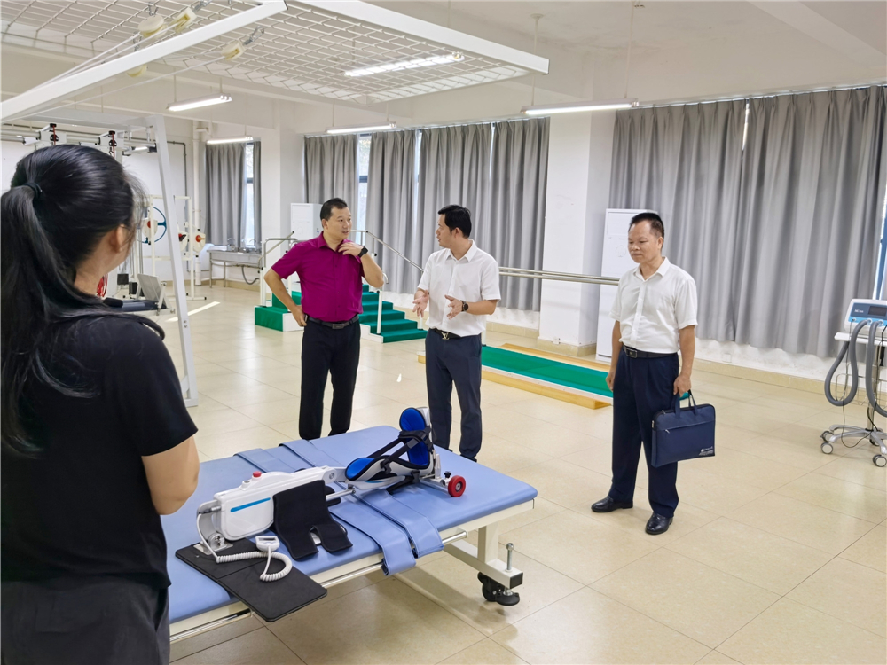 借鉴成熟经验 赋能创新发展——广西群贤技工学校赴广西医科大学玉林校区、附设玉林卫生学校学习交流(图2) 借鉴成熟经验 赋能创新发展——广西群贤技工学校赴广西医科大学玉林校区、附设玉林卫生学校学习交流(图2)