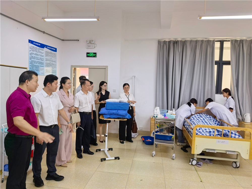 借鉴成熟经验 赋能创新发展——广西群贤技工学校赴广西医科大学玉林校区、附设玉林卫生学校学习交流(图3) 借鉴成熟经验 赋能创新发展——广西群贤技工学校赴广西医科大学玉林校区、附设玉林卫生学校学习交流(图3)
