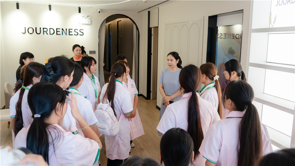 研学进行时|广西群贤技工学校26级美容保健专业赴佐登妮丝(广州)美容化妆品有限公司研学(图2) 研学进行时|广西群贤技工学校26级美容保健专业赴佐登妮丝(广州)美容化妆品有限公司研学(图2)