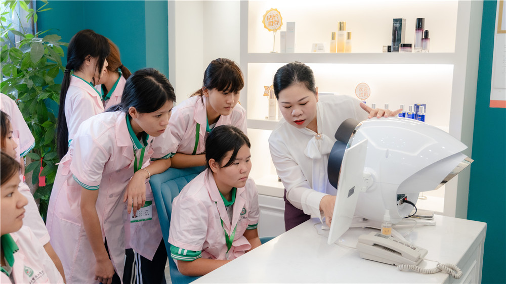研学进行时|广西群贤技工学校26级美容保健专业赴佐登妮丝(广州)美容化妆品有限公司研学(图5) 研学进行时|广西群贤技工学校26级美容保健专业赴佐登妮丝(广州)美容化妆品有限公司研学(图5)